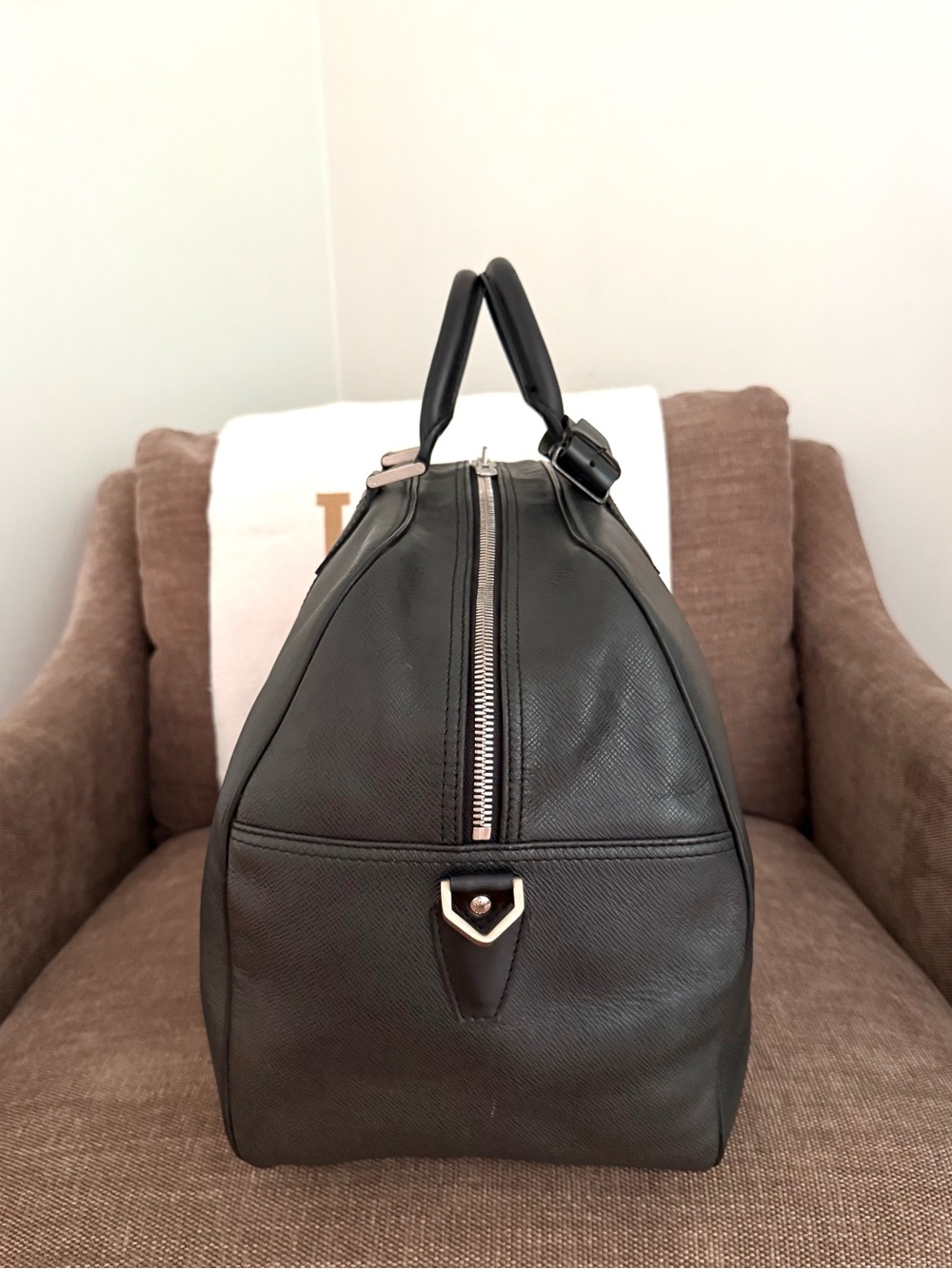 Authentic LOUIS VUITTON Taiga Kendall PM unisex travel bag M30122 LV black - Picture 7 of 15